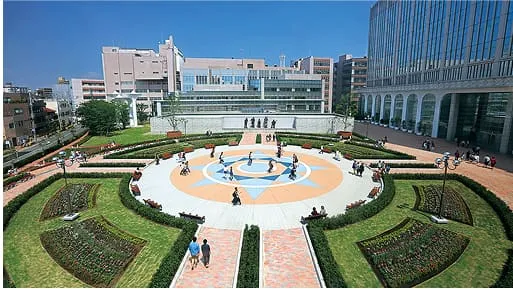 広大な庭園が広がるセントラルプラザ