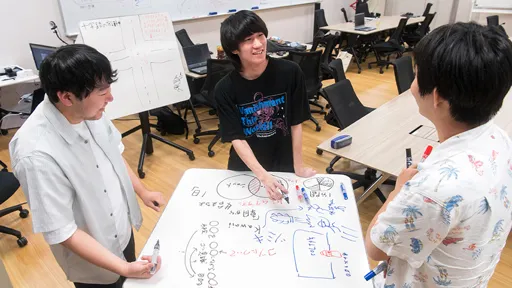 学生たちが話し合いをしている様子