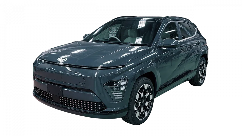 学生が車検ラインの実習を行っている様子