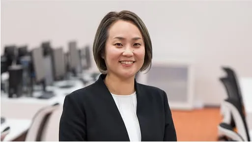 ハリウッドと日本をつないで遠隔授業を行っている様子