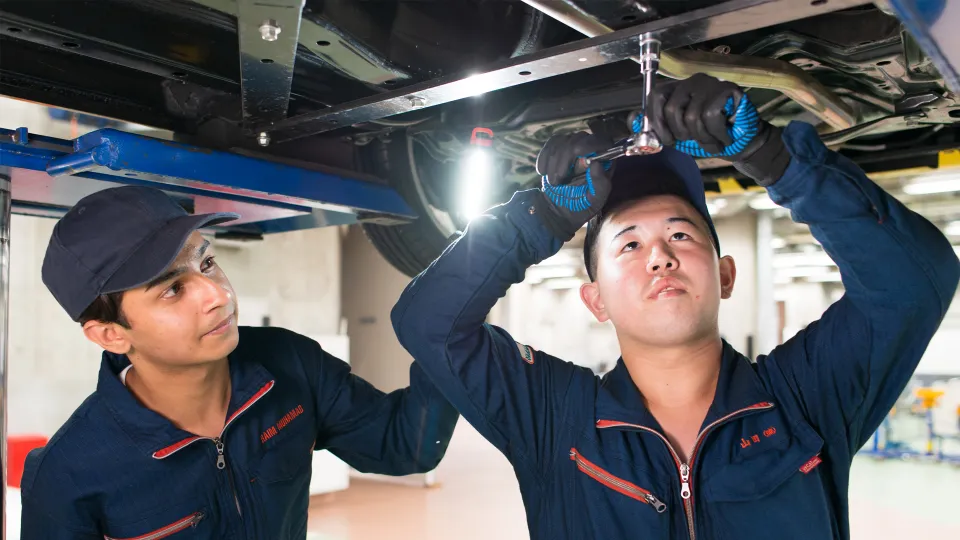 実車を使った自動車整備体験