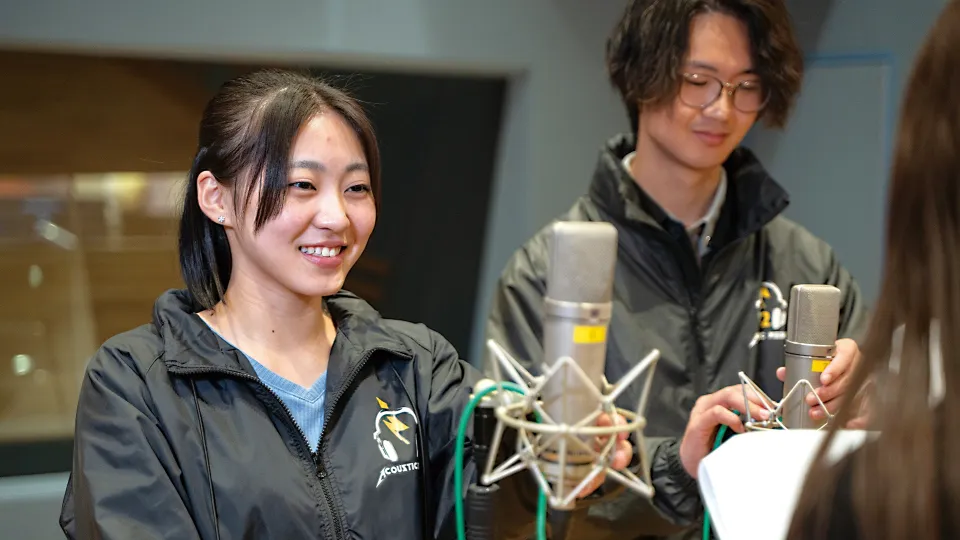 音響業界で活躍する先輩にアドバイスをもらう学生