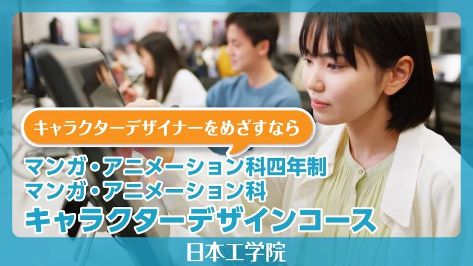 デッサン室で制作に取り組む学生たち