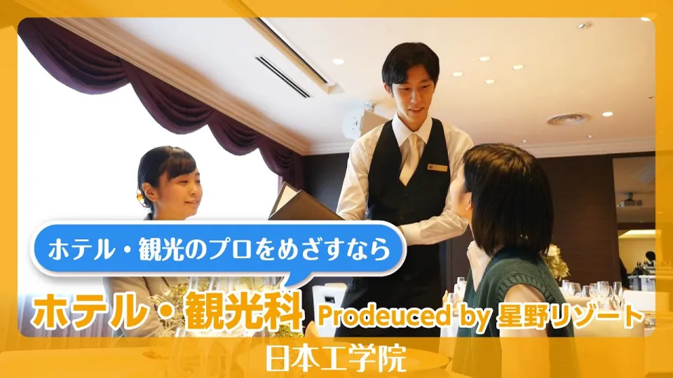 屋外で笑顔で話す柳 恒さん