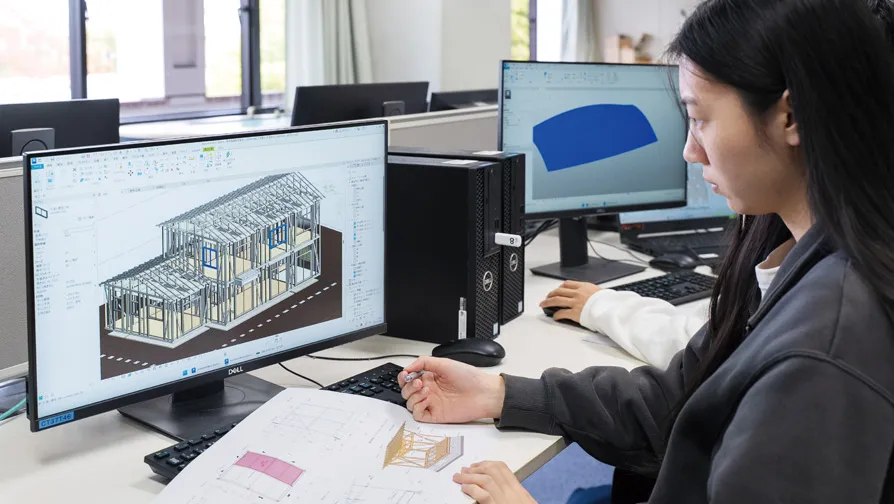 BIMを使って建築設計を体験する学生