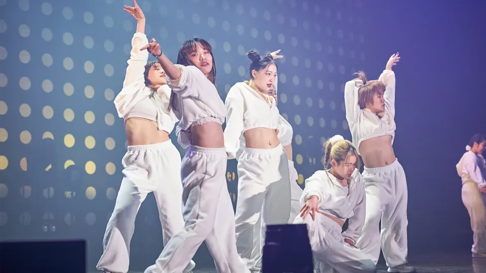 ダンス・パフォーマンス科学生が番組収録スタジオでダンスを披露