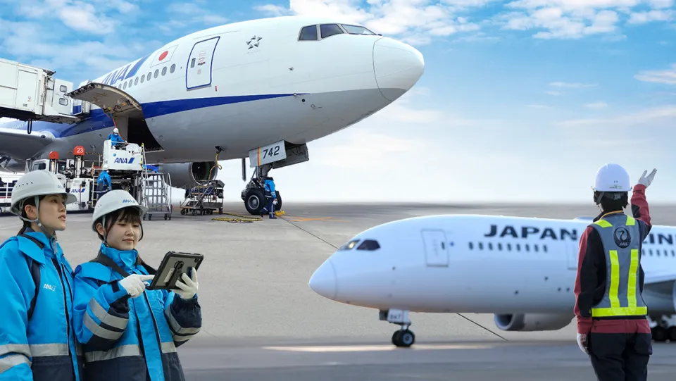 飛行機を誘導するエアポートスタッフやタブレットを確認する空港作業員