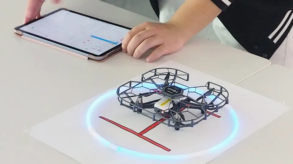 ドローン「DJI Tello」と操縦するためのタブレット