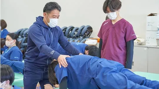 スポーツ鍼灸講座が行われている様子