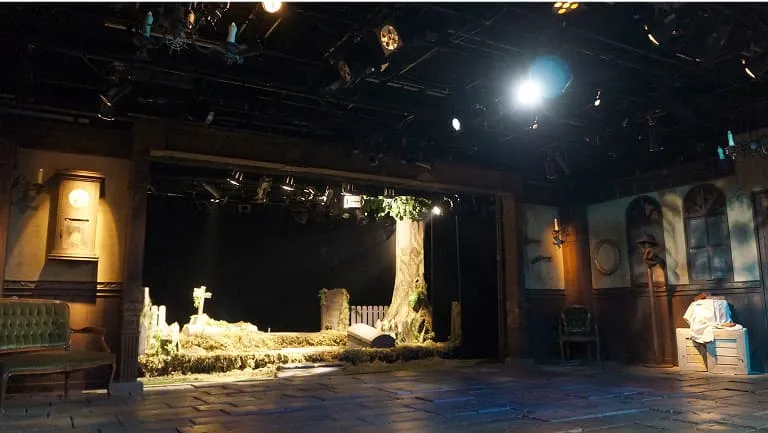 学校内にある劇場の様子