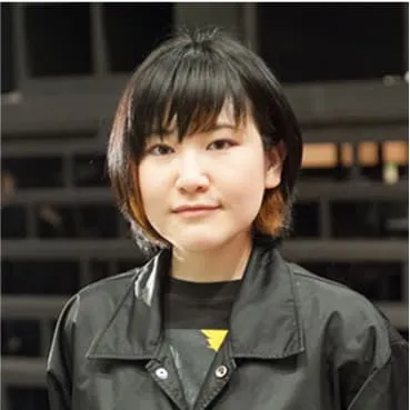 学生たちが撤収作業をしている様子