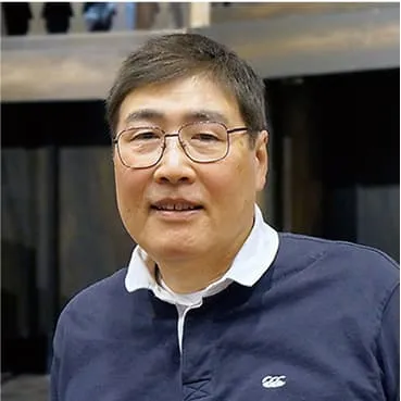 学生たちが撤収作業をしている様子