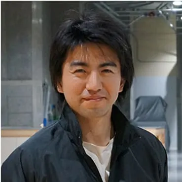 学生たちが撤収作業をしている様子