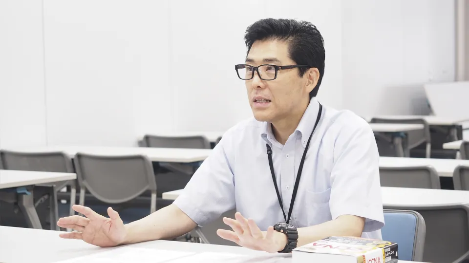 ご自身の経歴について語る井上正也先生