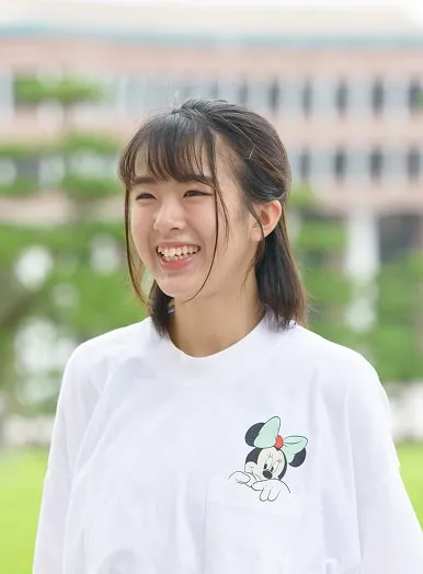 笑顔で話している斉藤 朱音さん