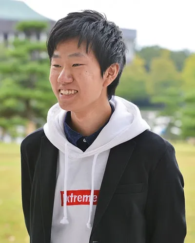 笑顔で話している小金澤 光葉さん