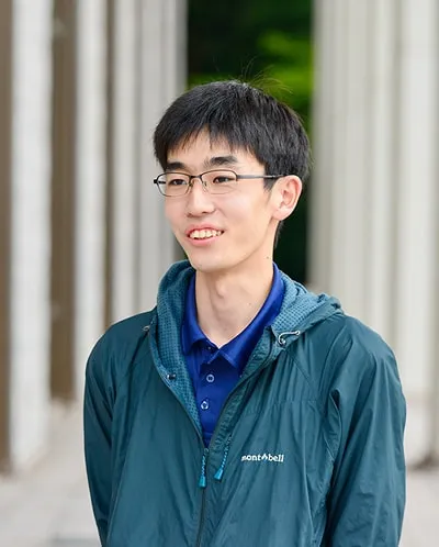 笑顔で話している伊藤 佑さん