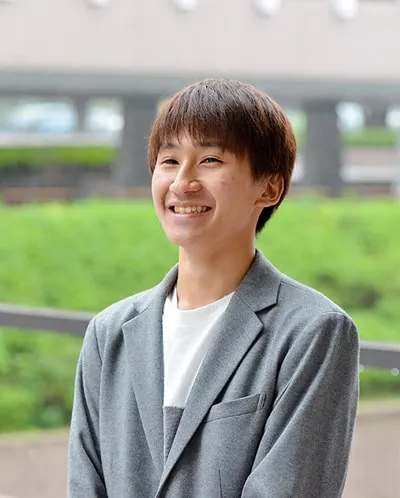 笑顔で話している藤山 航輔さん