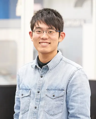 笑顔で写っている脇田 慎也さん