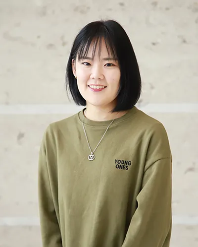 笑顔で正面を向いている山口 真菜さん