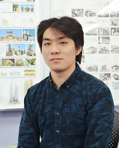 正面を向いている安村 響貴さん