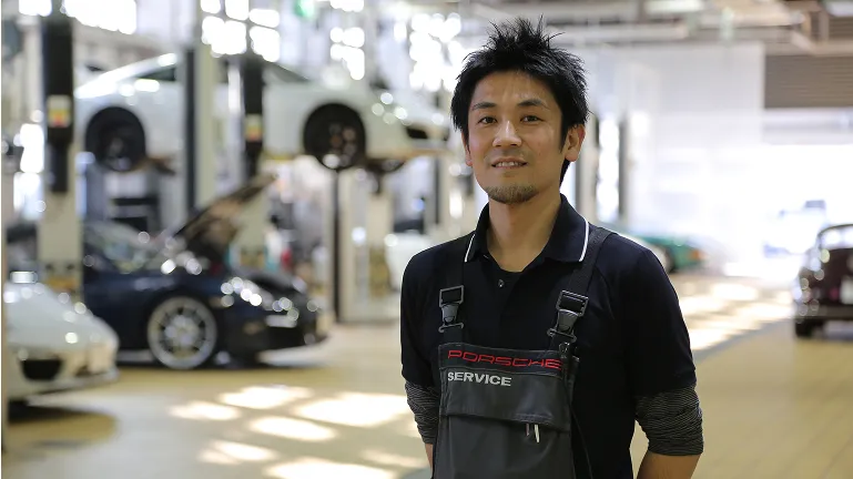 正面を向いて話す杉本 智さん