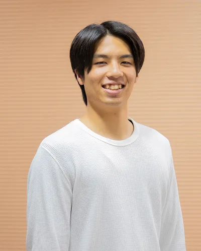 笑顔で正面を向いている長谷川 雄大さん