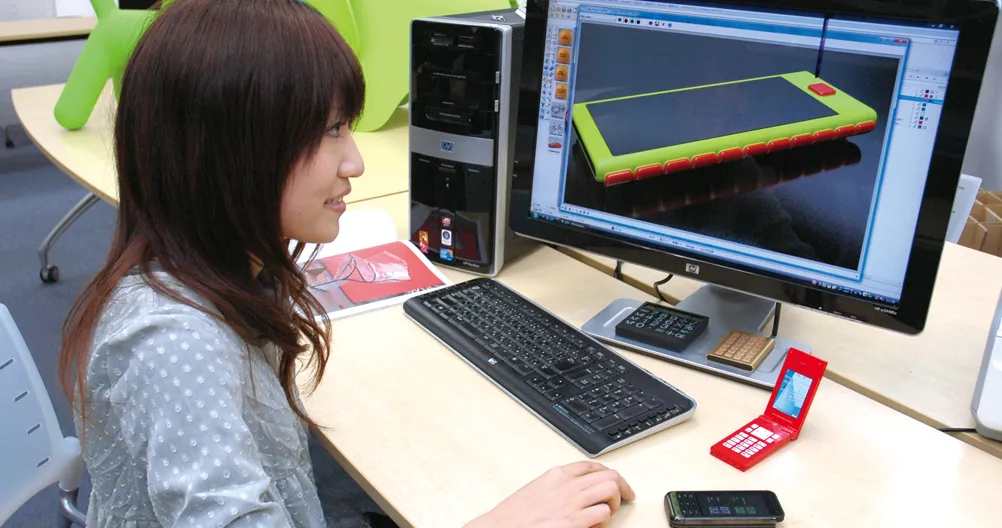 スマホの筐体を設計している様子