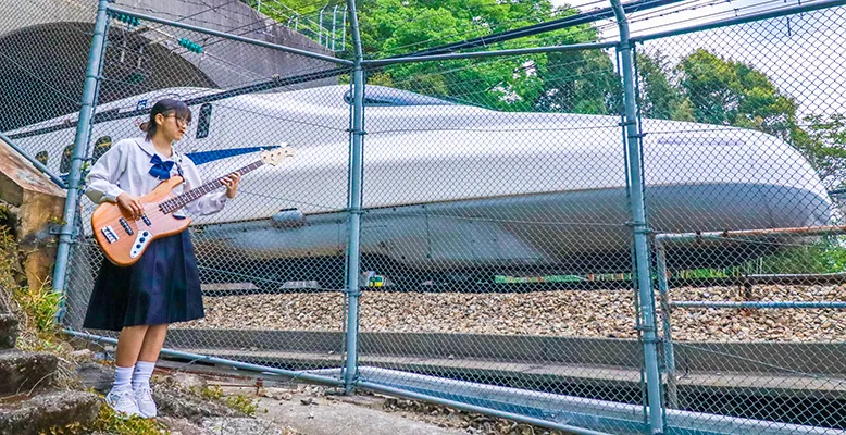 「JKの音色vs時速270km」