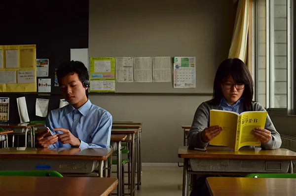 「対照的な二人」