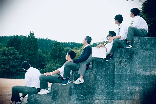 「明日を向けCOVID-19」