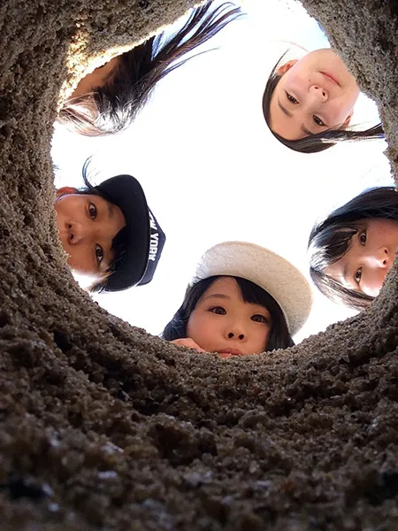 「穴の中にはなにがみえる?」