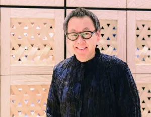 星野リゾート代表、ほしの よしはる氏のポートレート