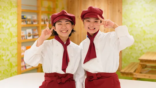 同じアクティビティ担当の生徒と制服で記念撮影