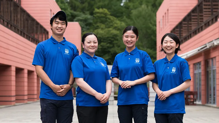 星野リゾートリゾナーレ八ヶ岳で五月女さんを囲み記念撮影