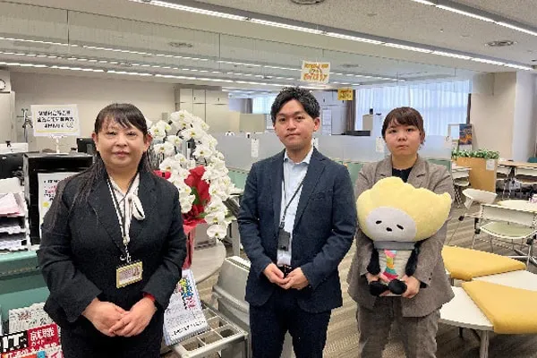 並んでいるキャリアサポートセンターのスタッフたち