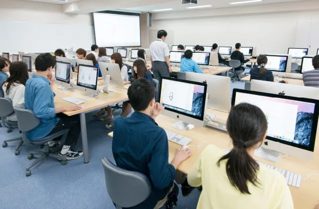 快適な環境で生徒達が授業を受けている風景