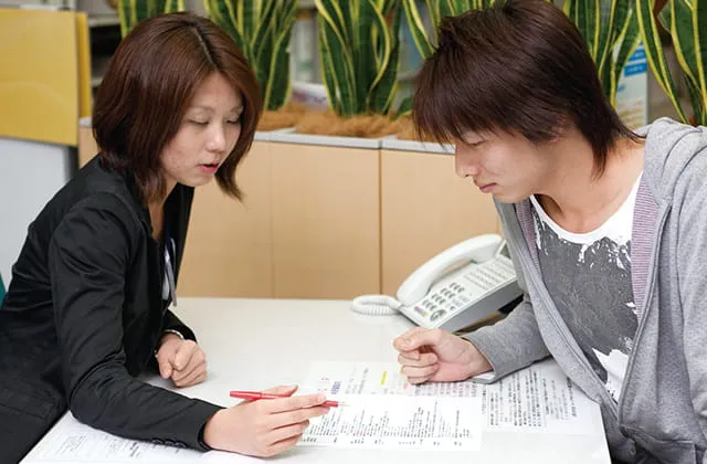 マンツーマンでサポートしている様子