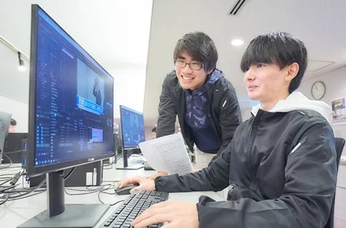 編集中の生徒の様子