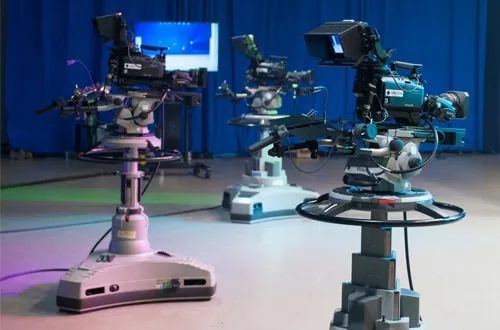 3台のカメラが並んでいる画像