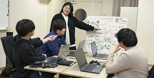 チーム内の認識をすり合わせながらプランを練っている様子