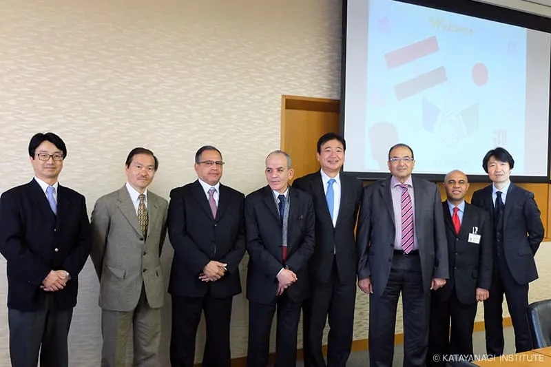 にこやかに記念撮影