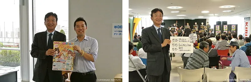 左にチラシを持った理事長と講師の写真、右にブラスバンドのイベントをタイムスケジュールのポップを持って紹介している理事長の写真