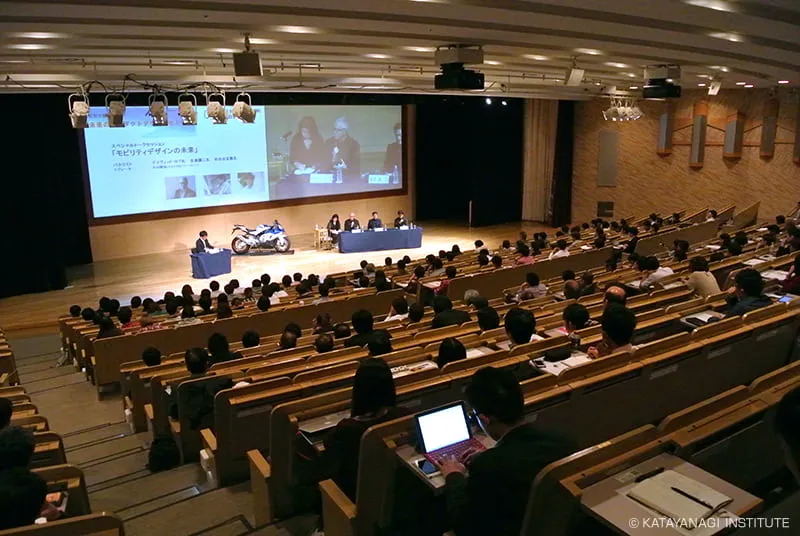 講義中の会場の風景