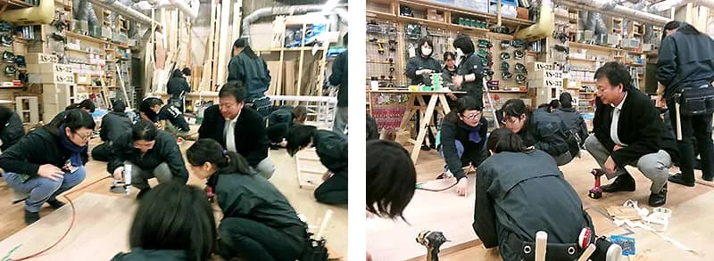 左に学生たちの制作作業を見つめる理事長、右に作業を食い入るように見つめる理事長