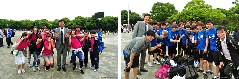 ピンクのTシャツの学生達、青のTシャツの学生達ともそれぞれ記念写撮影