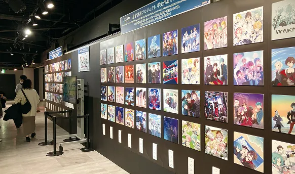 学生作品がバンダイナムコ Cross Store 東京で展示されている様子
