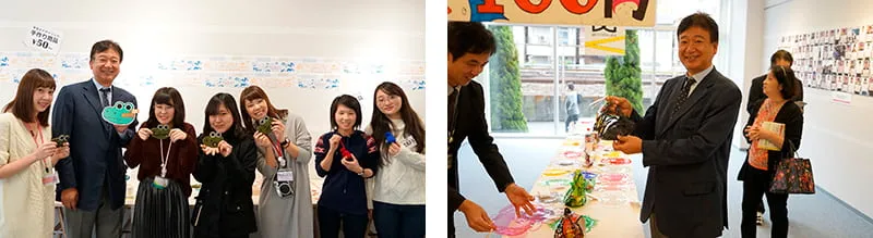 コミカルなワニに見えるデザインのグッズなど、販売されているさまざまな雑貨や学生たちと記念撮影2枚