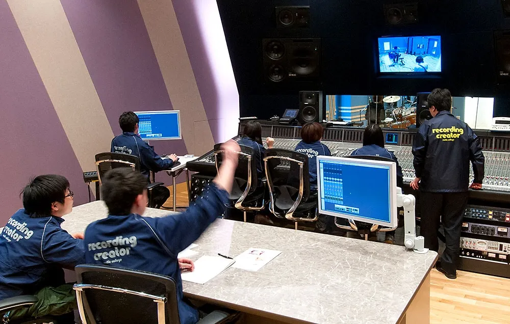 StudioAコントロールルームの使用中の様子