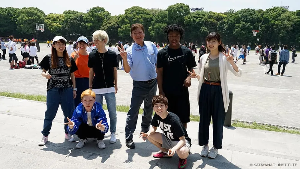 天気に恵まれ、やや逆光気味の楽しそうな記念写真